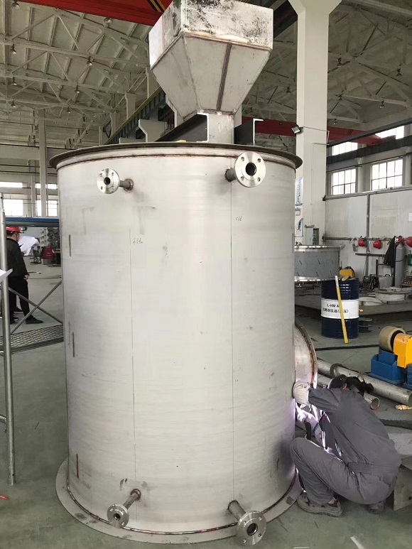 如何設(shè)計安全可靠的尿素溶液儲罐并進行應用